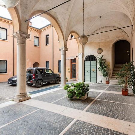 Residenza Palazzo Petrozzani Lägenhet Mantova Exteriör bild