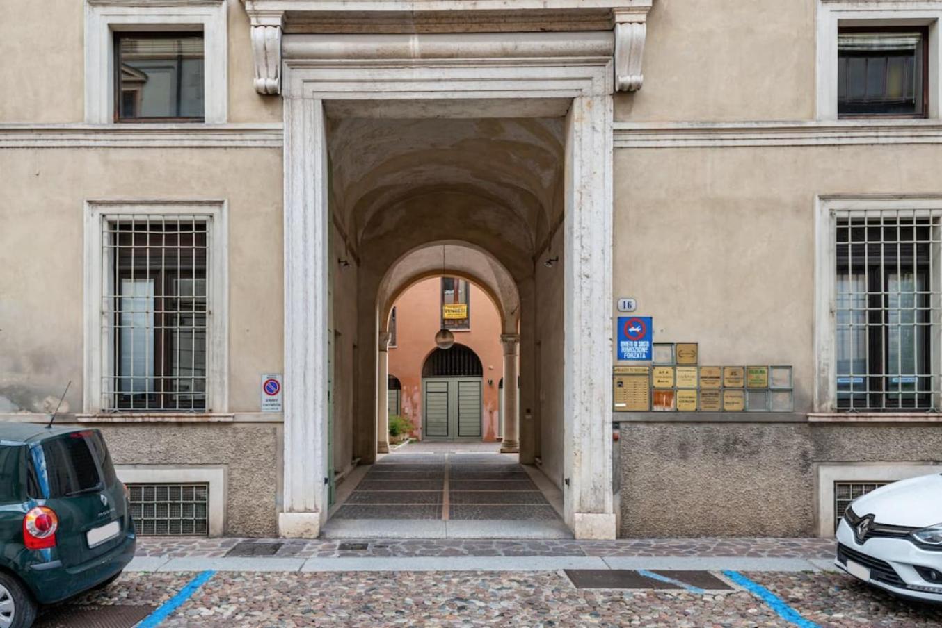 Residenza Palazzo Petrozzani Lägenhet Mantova Exteriör bild