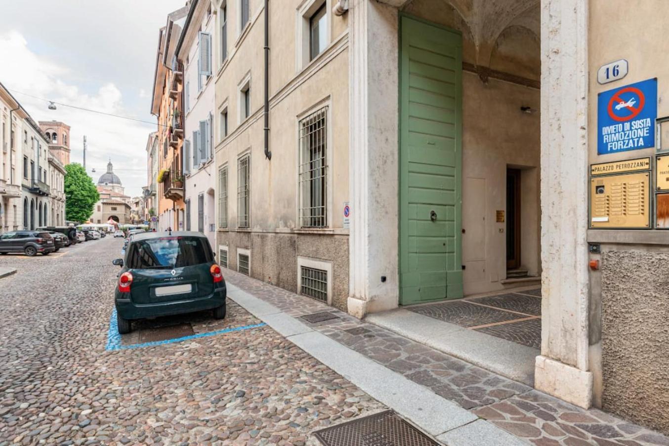 Residenza Palazzo Petrozzani Lägenhet Mantova Exteriör bild