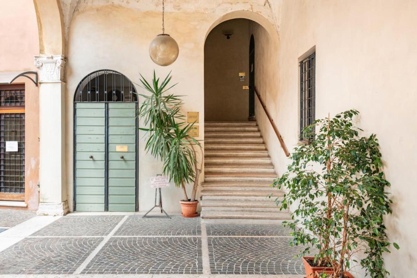 Residenza Palazzo Petrozzani Lägenhet Mantova Exteriör bild